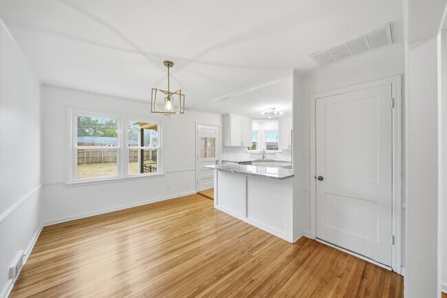 Foto del edificio - Stunning Updated One Story Home in Popular Brookside of Midtown Tulsa