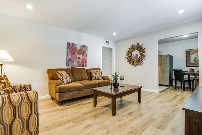 Building Photo - 4618 Reiger Ave
