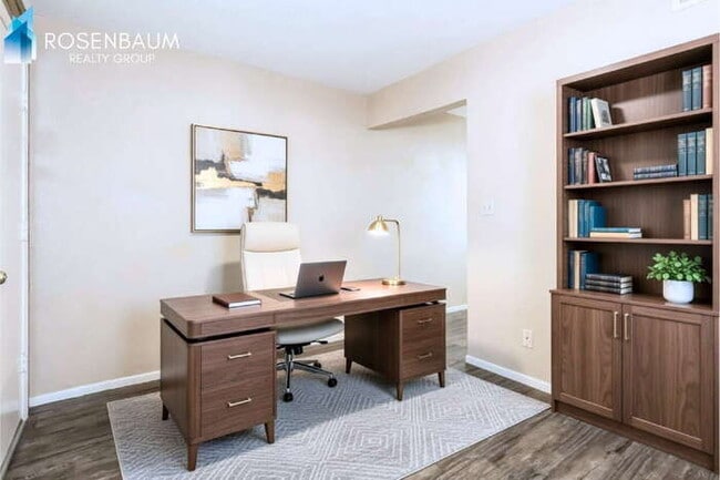 Building Photo - 905 S Ash Ave