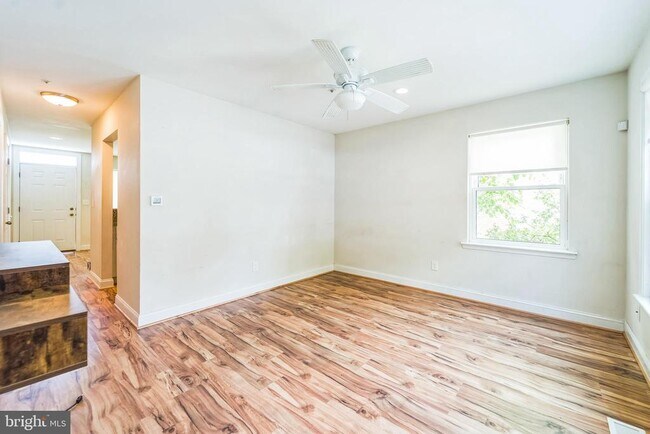 Foto del edificio - 1423 E Baltimore St