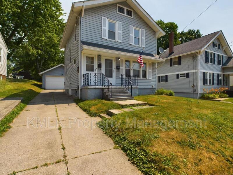 117 Hazelwood Ave, Barberton, OH 44203 Condo for Rent in Barberton