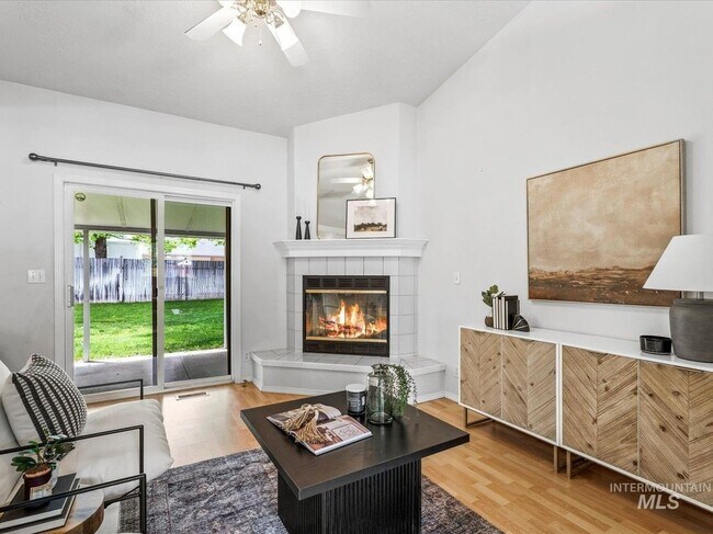 Foto del edificio - 233 S Duke Ave