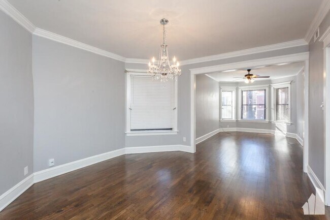 Building Photo - 2 bedroom in Chicago IL 60657