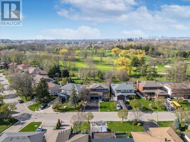 Photo du bâtiment - 61 Golfwood Heights