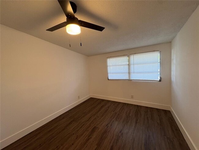 Foto del edificio - 1741 NE 52nd St