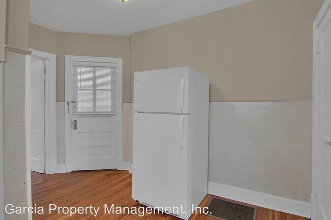 Building Photo - 4988-4990 Mardel Ave