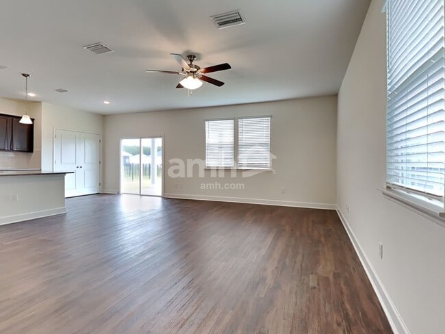 Building Photo - 927 Tan Tara Trl