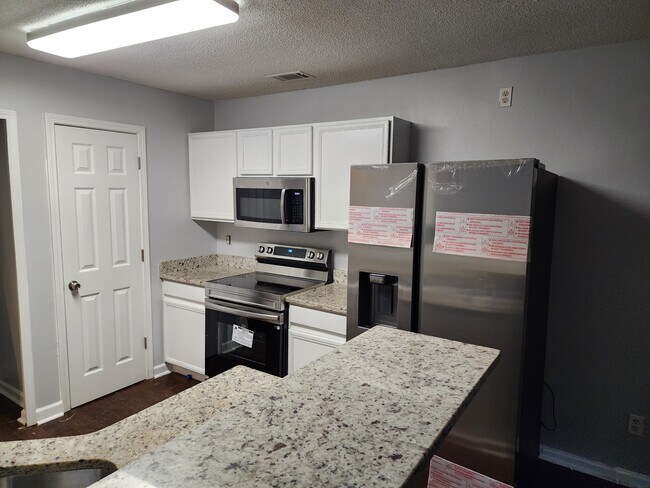 Foto del edificio - 2378 Charleston Pointe SE