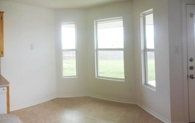 Building Photo - 4600 Hank Dr