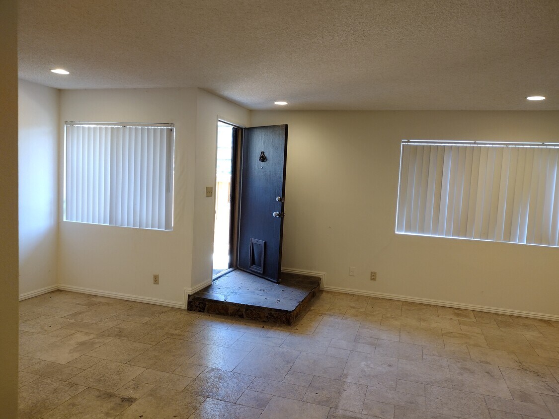Foto principal - 8435 Burnet Ave