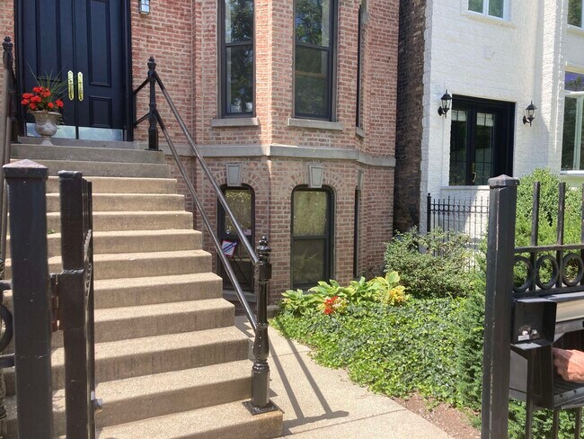 Building Photo - 746 S Oakley Blvd