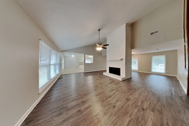 Foto del edificio - 3819 Honey Brook Dr