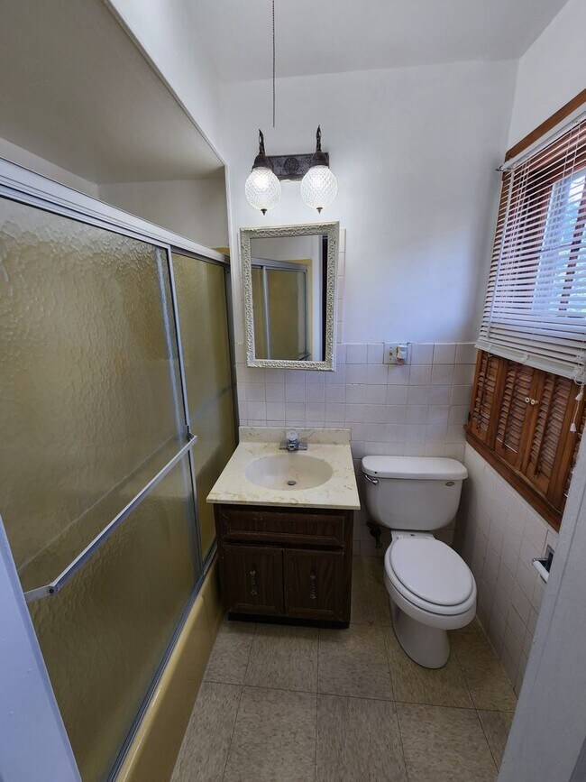 Building Photo - SW 1704/1706 RI