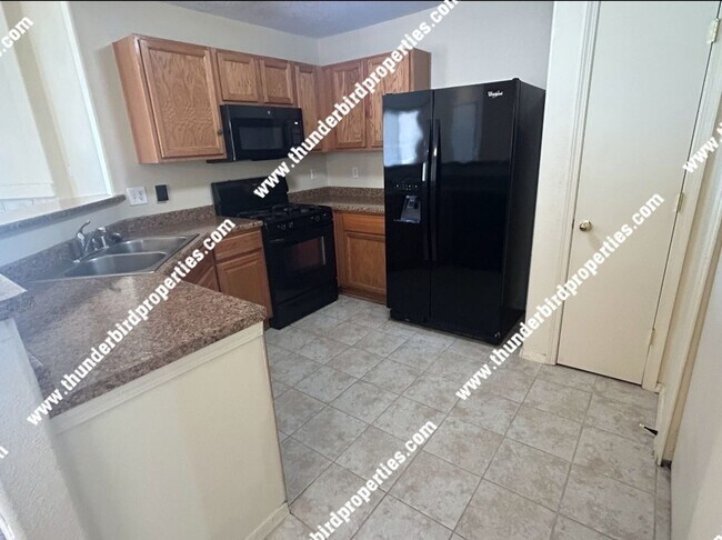 Building Photo - Gated Community 2 Bedroom - 2 Bathroom - 2 Car garage