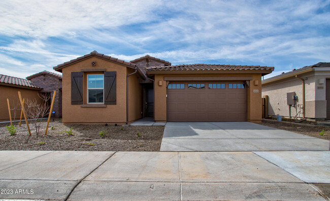 Building Photo - 16845 W Evergreen Rd