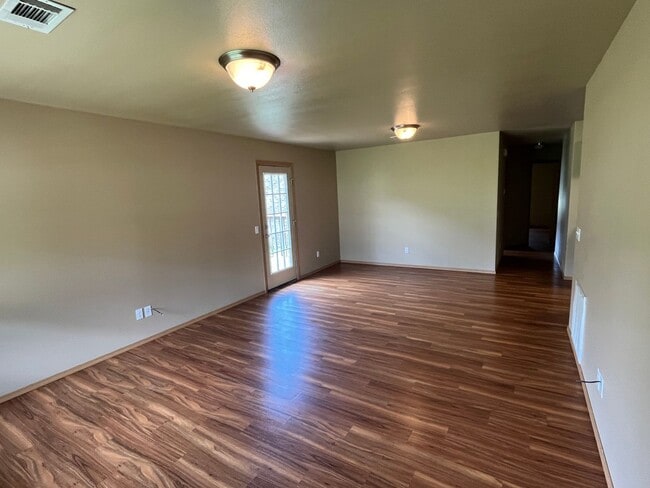 Foto del edificio - 808 W 13th St