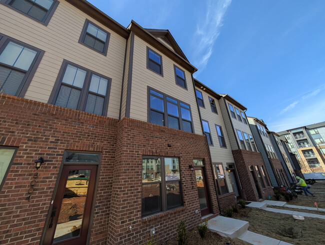 Building Photo - Room in Townhome on Terroir Ln