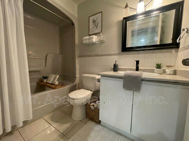 Building Photo - 30 William St