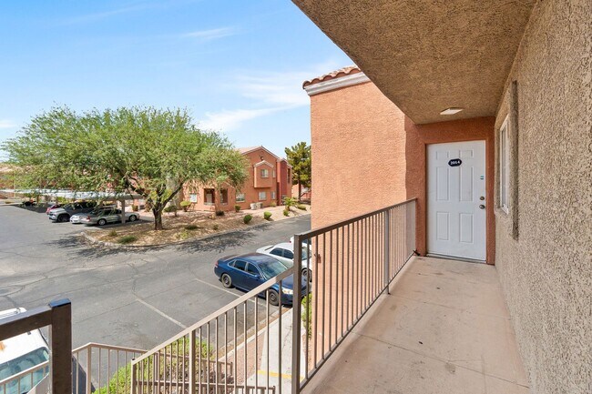 Foto del edificio - 2 Bedroom, 2 Bath Condo Near Nellis Air Fo...