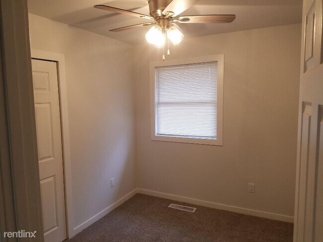Building Photo - 3 br, 1 bath House - 113 Roberta Ave