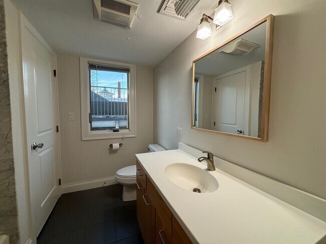 Foto del edificio - 1110 Massachusetts Ave