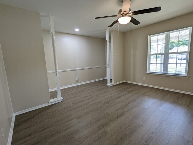 Flex room - 1711 Hooper St