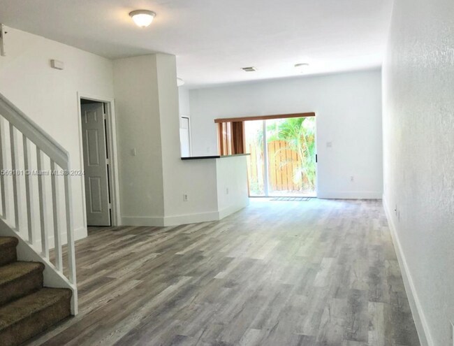 Foto del edificio - 8527 NW 108th Ave