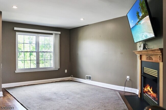 Foto del edificio - 302 Mercer Ct
