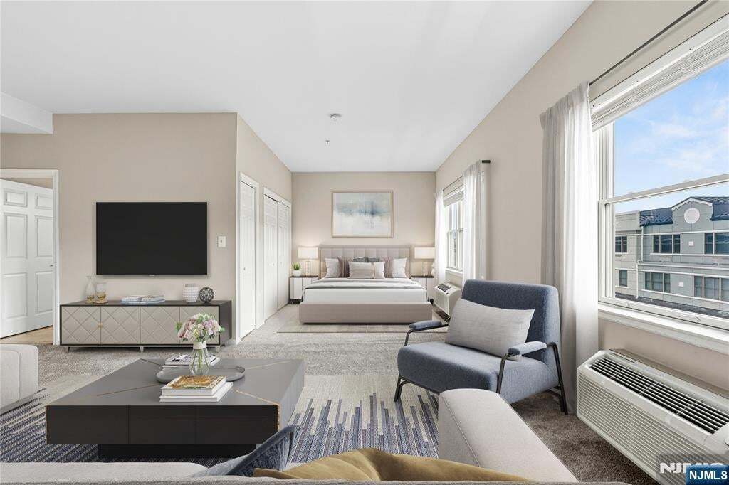 Primary Photo - 905 River Rd