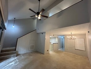 Building Photo - 4406 SW 70th Terrace