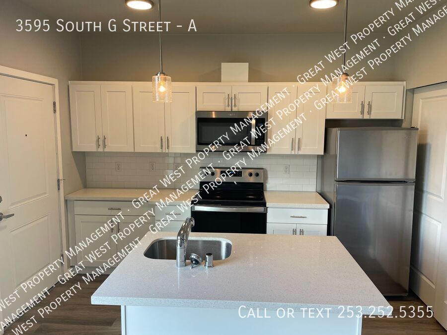 Primary Photo - 3595 S G St
