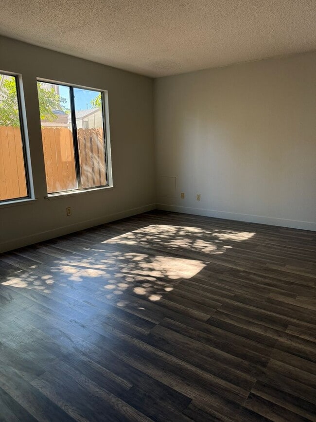 Building Photo - 1527 Steven Ct