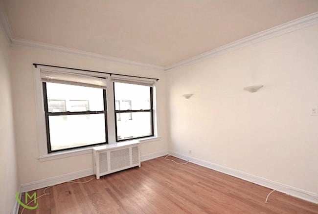 Building Photo - 526 W SURF St
