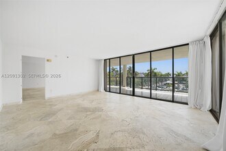 Building Photo - 2575 S Bayshore Dr