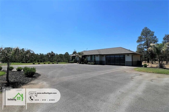Building Photo - 21995 Los Altos Dr. Large home In Palo Ced...
