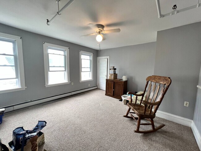Building Photo - 157 B 112 St