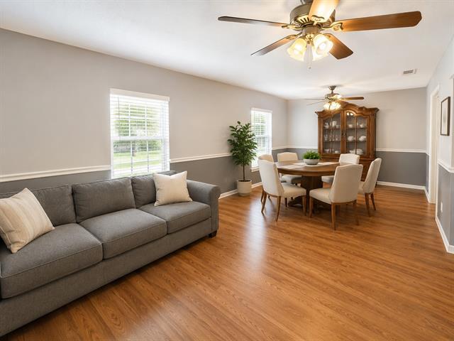 Building Photo - 2304 Chinaberry Dr