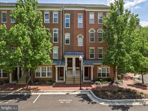 Building Photo - 5085 Donovan Dr