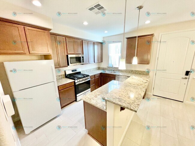 Foto del edificio - Luxury and Convenience Fully Equipped 3-Bedroom 2.5 Bathroom 2 Car Garage Townhome in Carson City