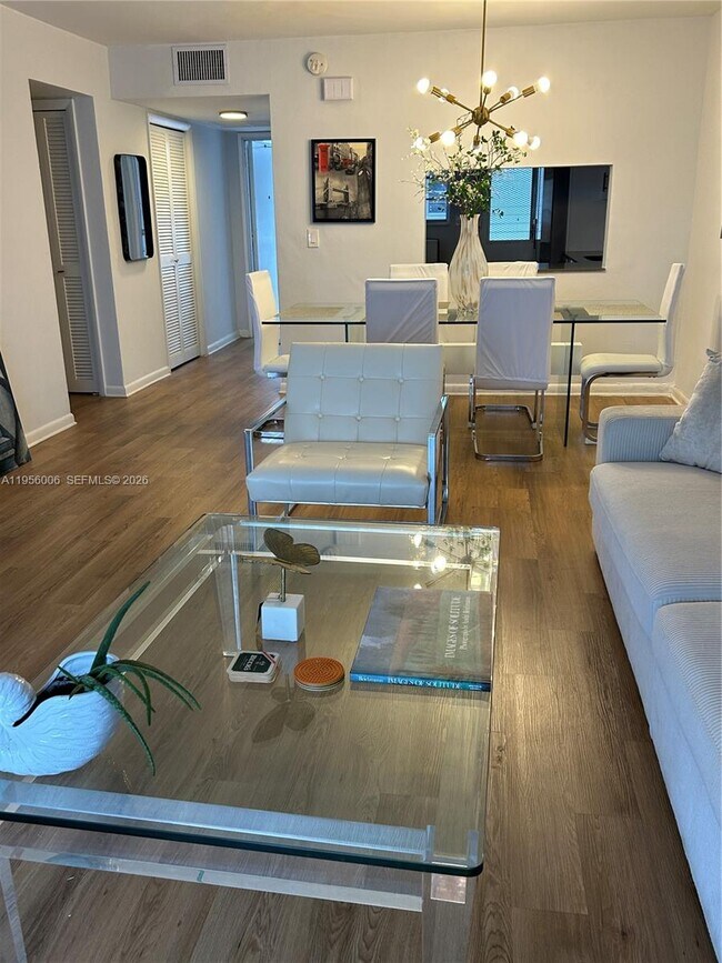 Building Photo - 215 SE 3rd Ave