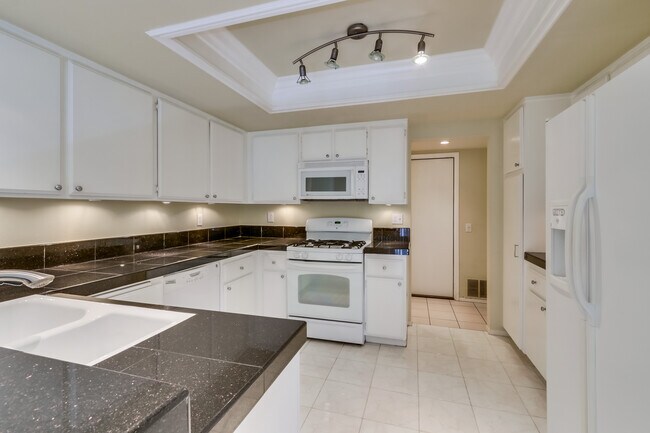 Building Photo - 6240 E Twin Peak Cir