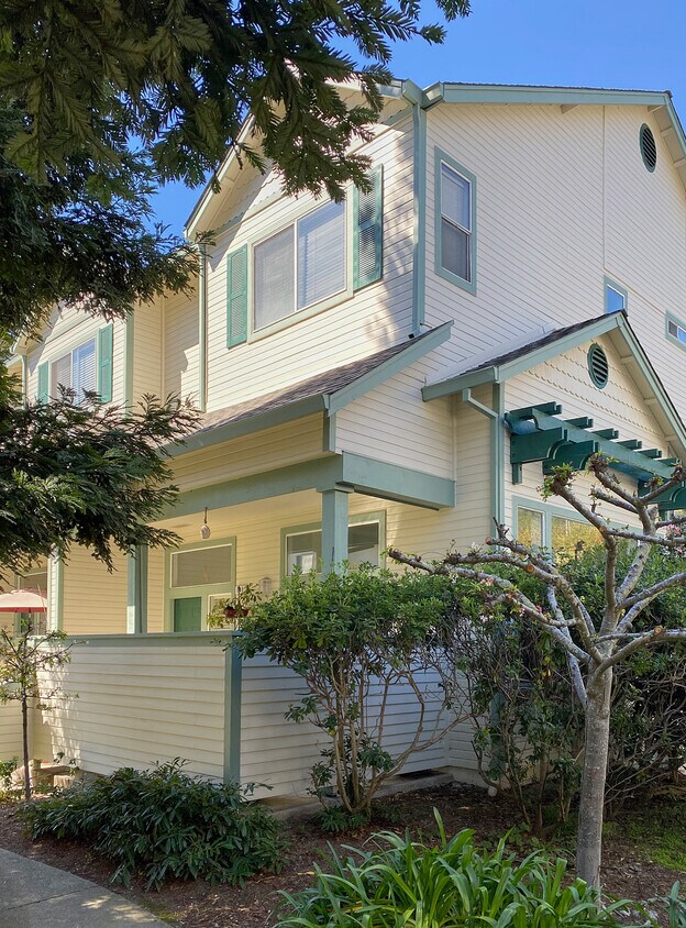 141 Claremont Ter, Santa Cruz, CA 95060 Townhome Rentals in Santa