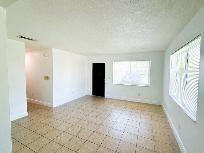 Foto del edificio - 1555 NE 148th St