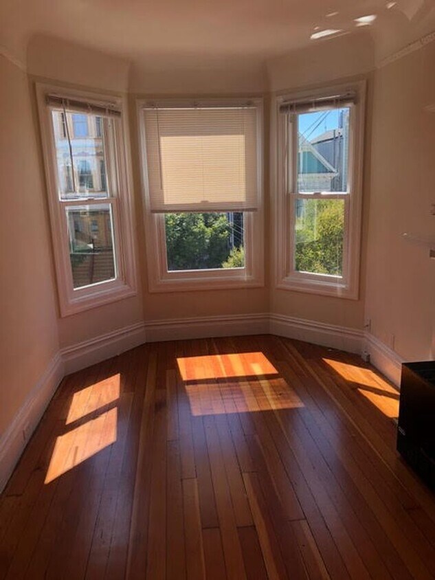 Primary Photo - 2 Bedroom, 1 Bath in the Mission. Washer/D...