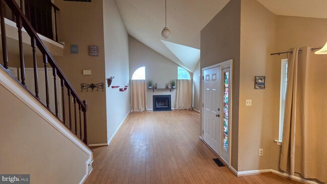 Building Photo - 10 Wesley Ln