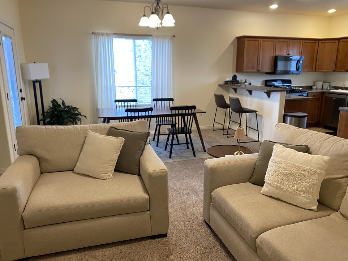 Dining/Living Area - 1177 Northfield Rd