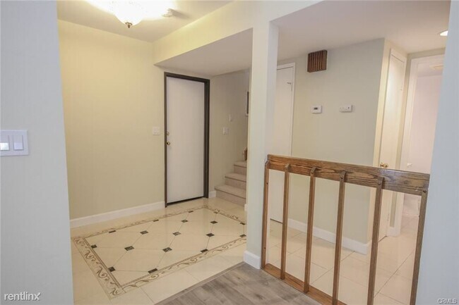 Building Photo - 3 br, 3 bath Condo - 405 Genoa St Unit 2