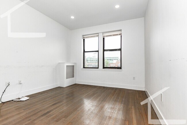 Building Photo - NEWLY RENOVATED FENWAY 2 BED FOR JUNE 1ST,...