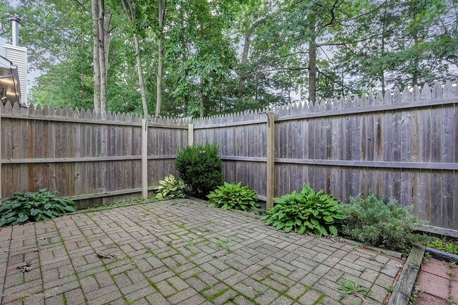 Building Photo - 513 Woodbine Ln