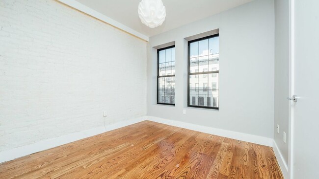 Building Photo - 277 Halsey St